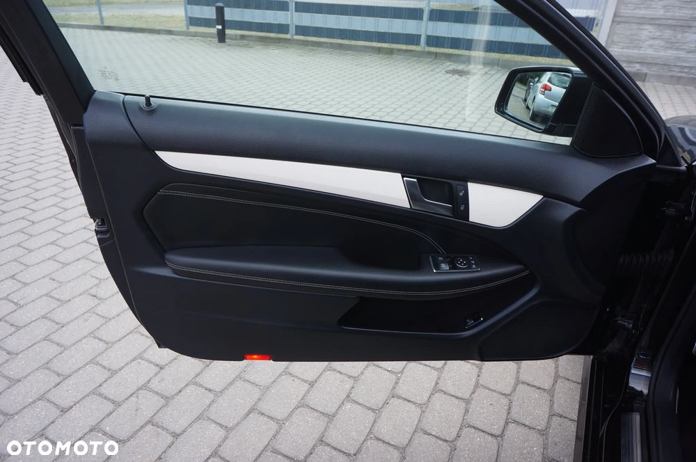 Mercedes-Benz Klasa C 220 CDI DPF BlueEFFICIENCY 7G-TRONIC Edition 1 - 11