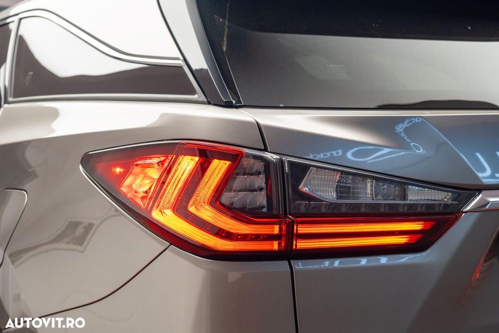 Lexus Seria RX - 12