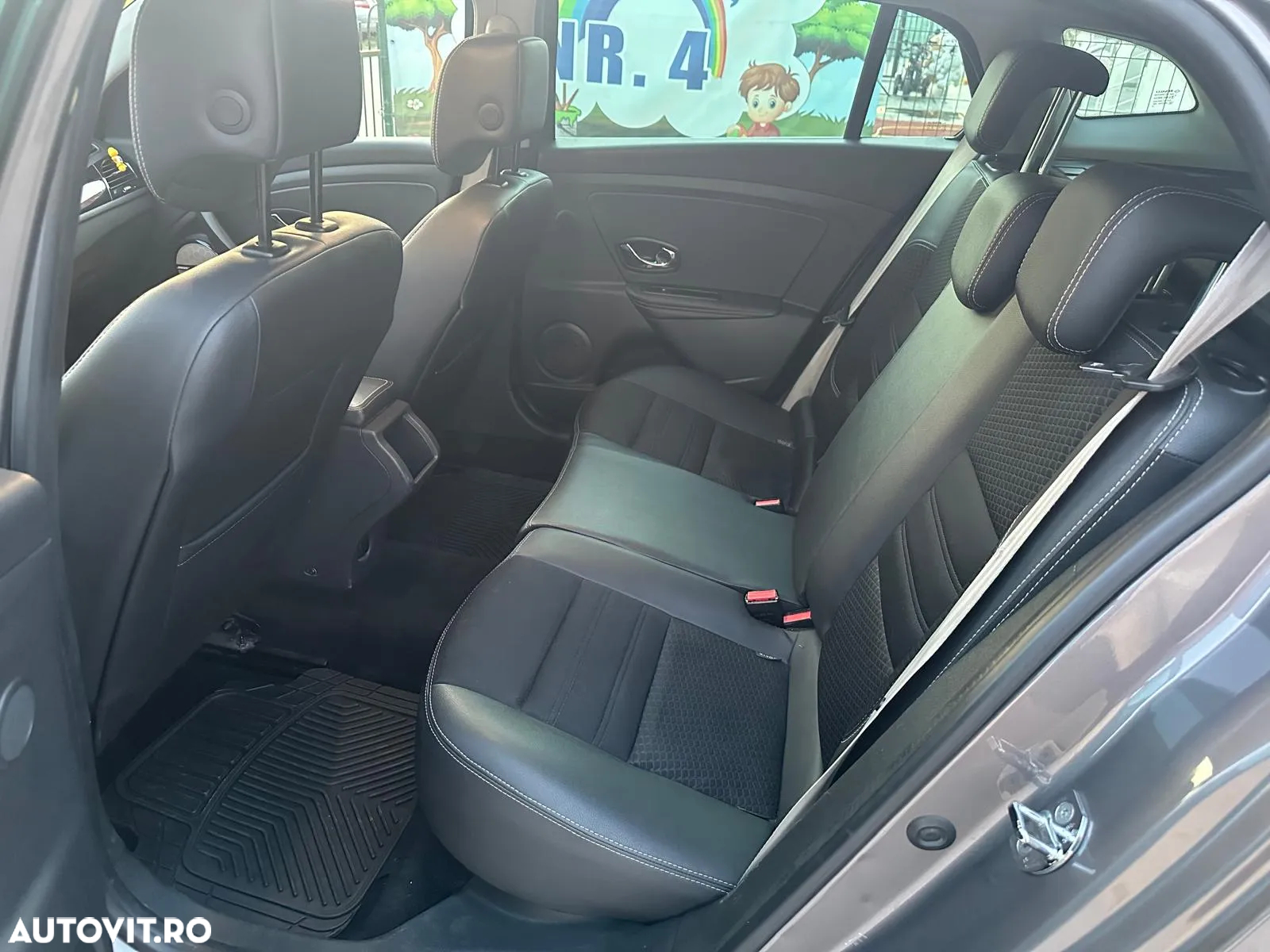 Renault Megane ENERGY TCe 130 BOSE EDITION - 8