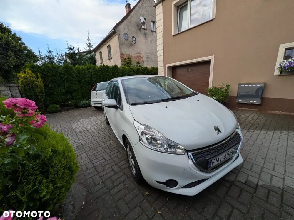 Peugeot 208 - 1