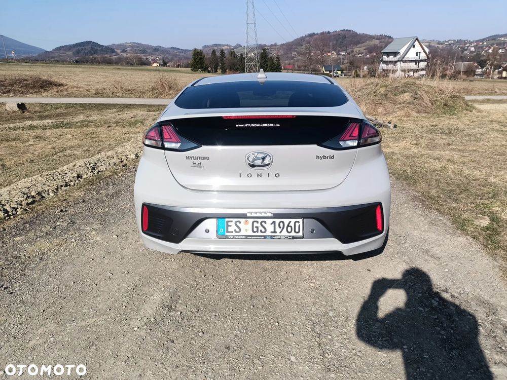 Hyundai IONIQ - 7