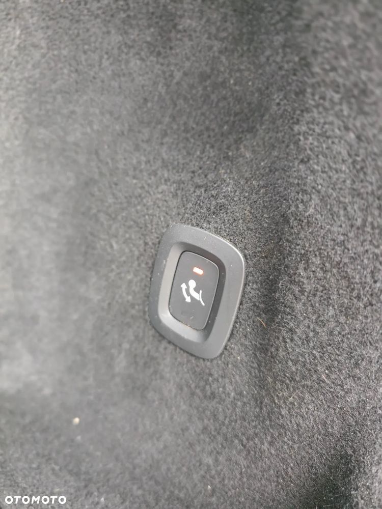 Volvo XC 60 B4 D AWD Plus Dark - 16