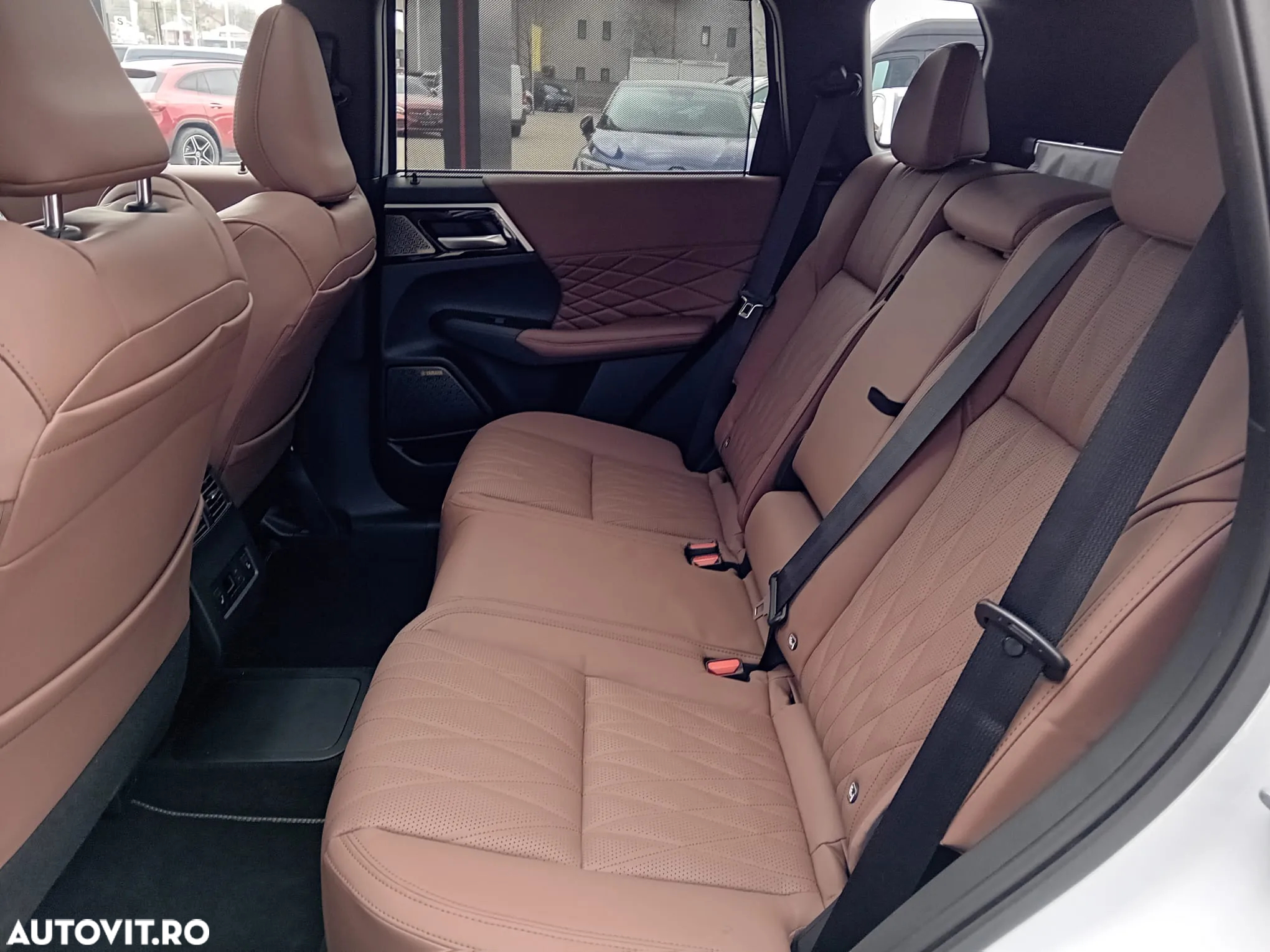 Mitsubishi Outlander - 6
