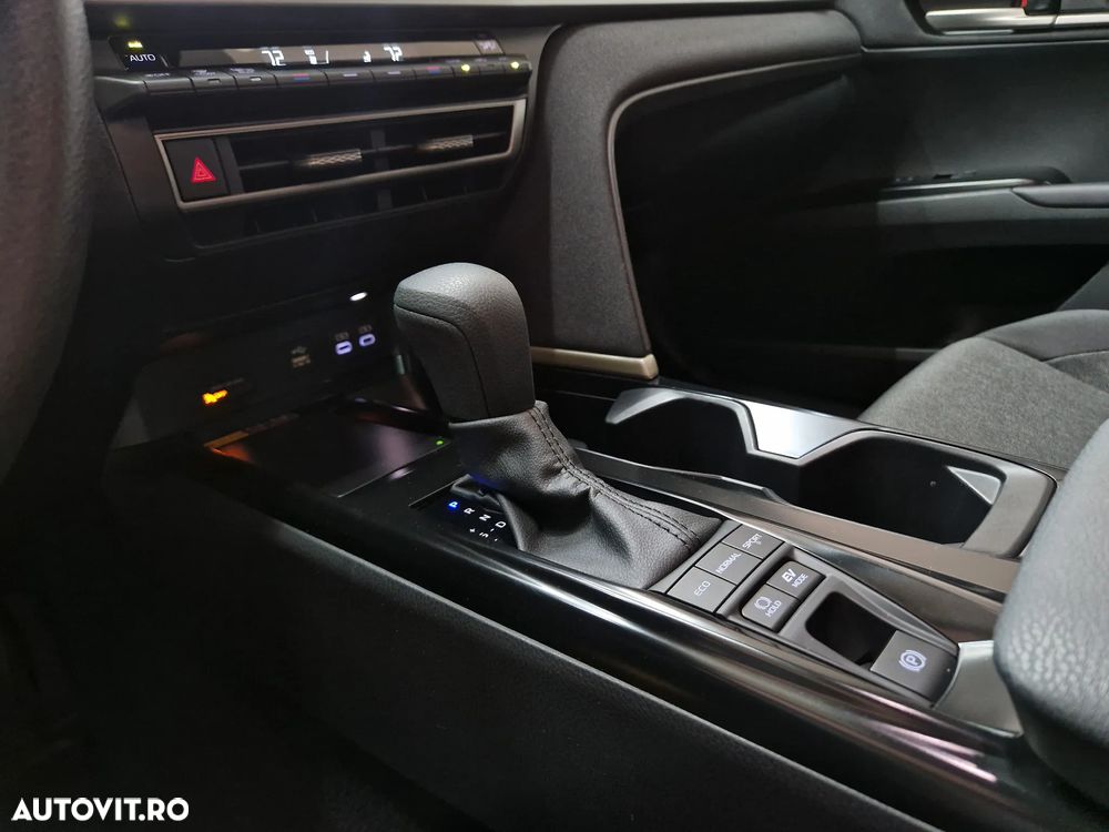 Toyota Camry 2.5 Hybrid Dynamic - 13