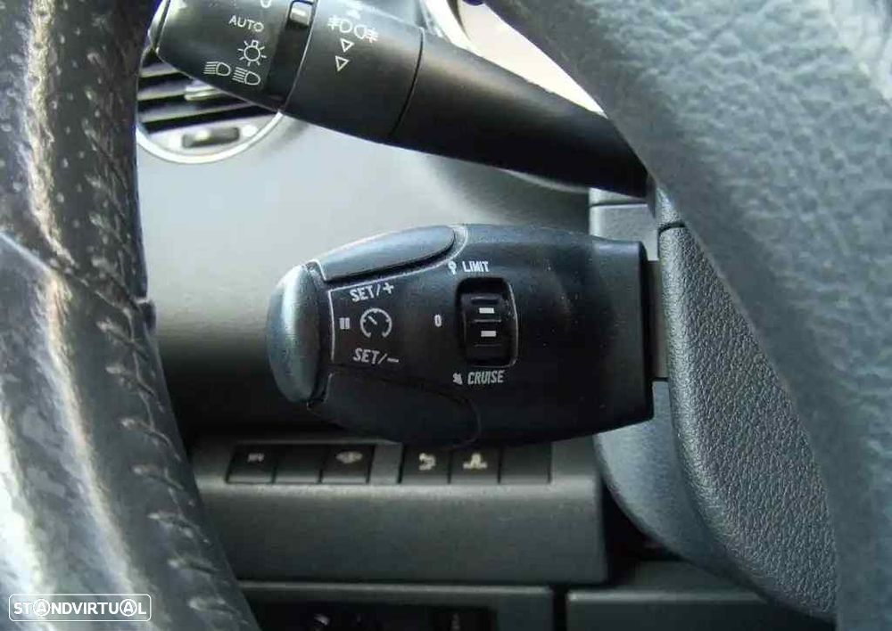 Peugeot 5008 1.6 HDi 5L Allure J17 - 23