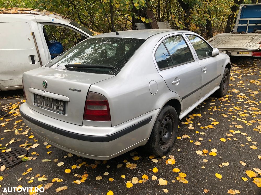 Dezmembrez Skoda Octavia 1 2008 gri argintiu 1,9 TDI AXR - 9