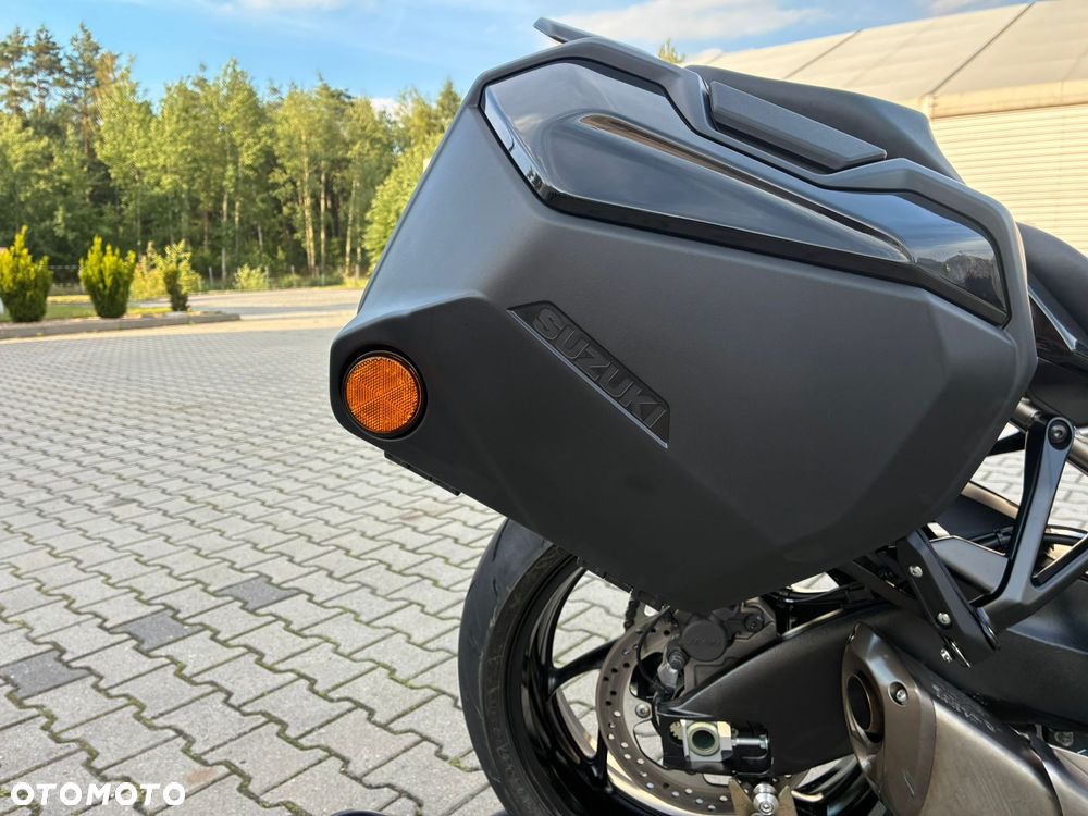 Suzuki GSX - 33