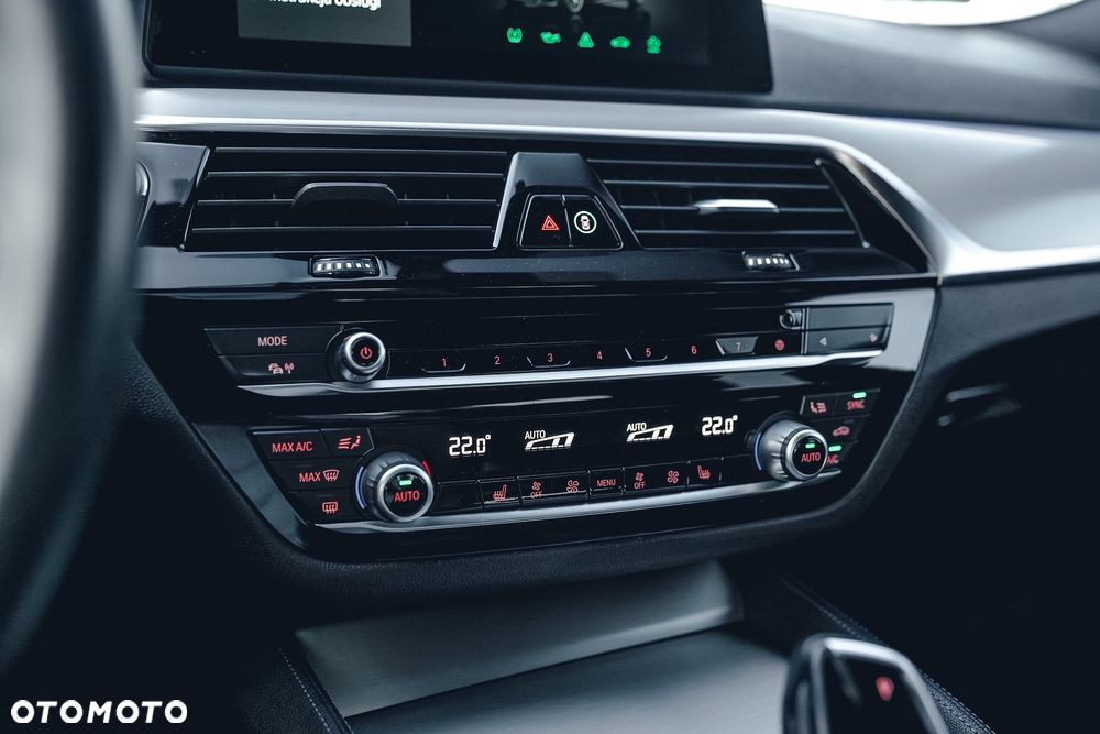 BMW Seria 5 520d xDrive M Sport sport - 23