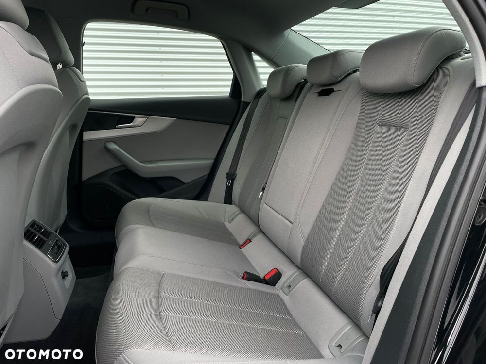 Audi A4 Limousine - 12
