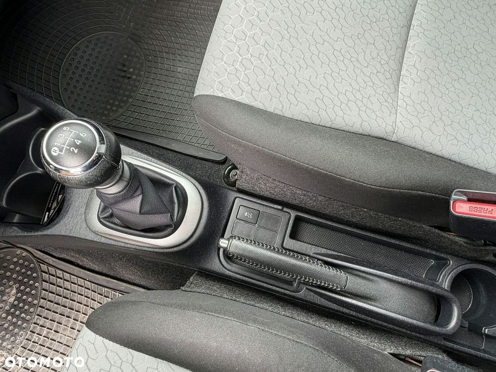 Toyota Yaris 1.33 Premium EU6 - 18