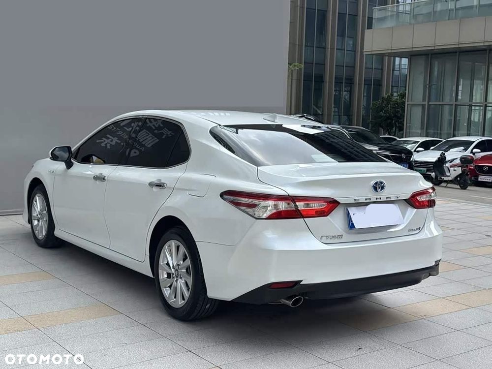 Toyota Camry Luxury - 9