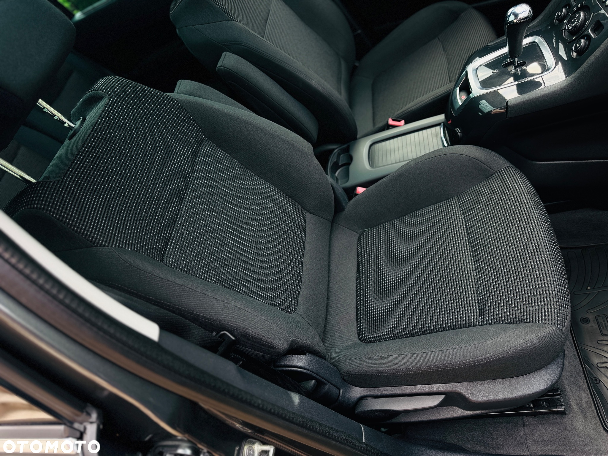 Peugeot 5008 1.6 e-HDi Active S&S 7os - 8