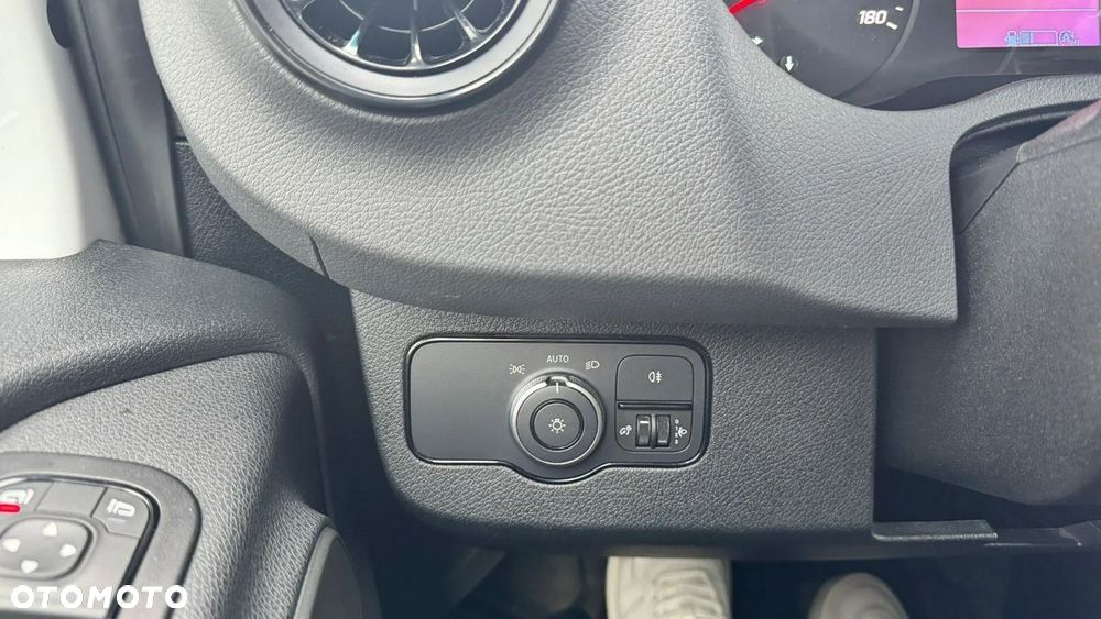 Mercedes-Benz Sprinter - 12