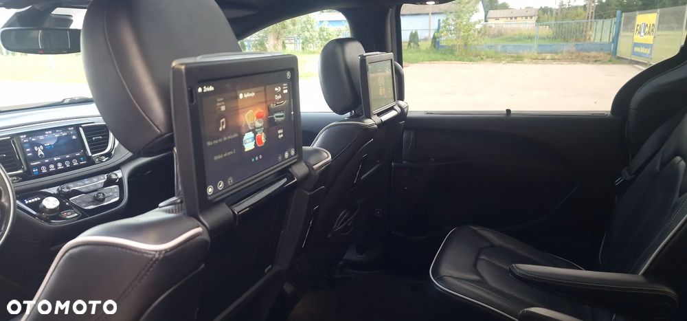 Chrysler Pacifica - 17