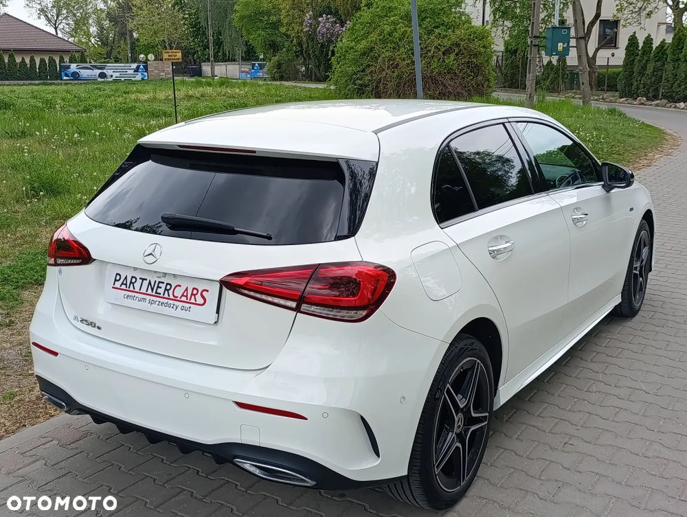 Mercedes-Benz Klasa A 250 E AMG Line 8G-DCT - 4