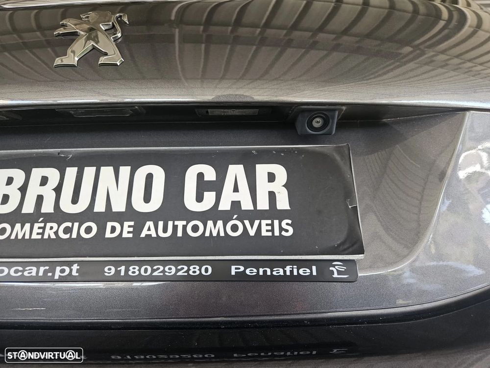 Peugeot 208 1.2 PureTech Signature - 9