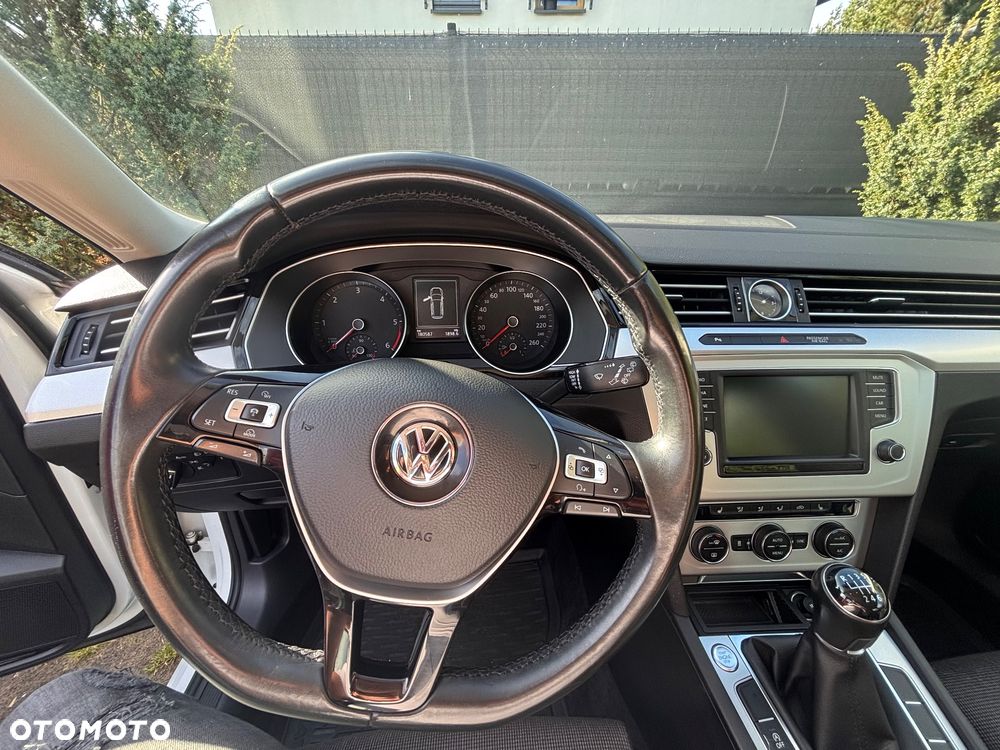 Volkswagen Passat - 10