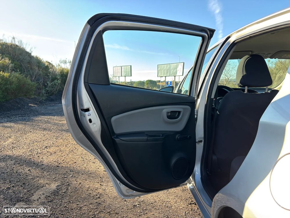 Toyota Yaris 1.4 D-4D ACtive+AC - 23