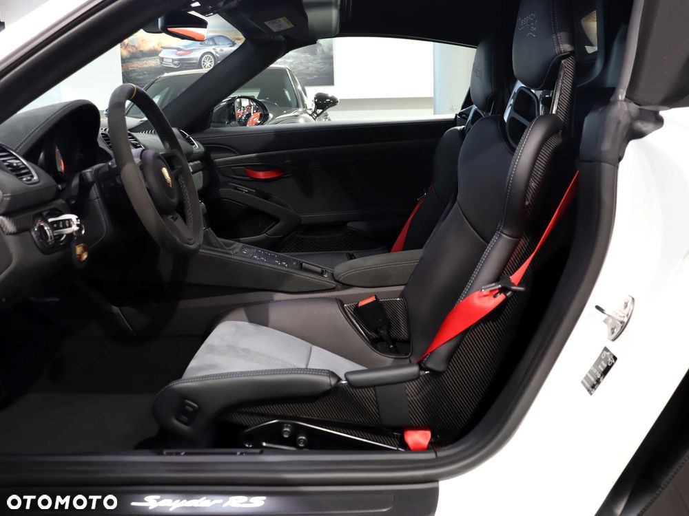 Porsche 718 Spyder - 17