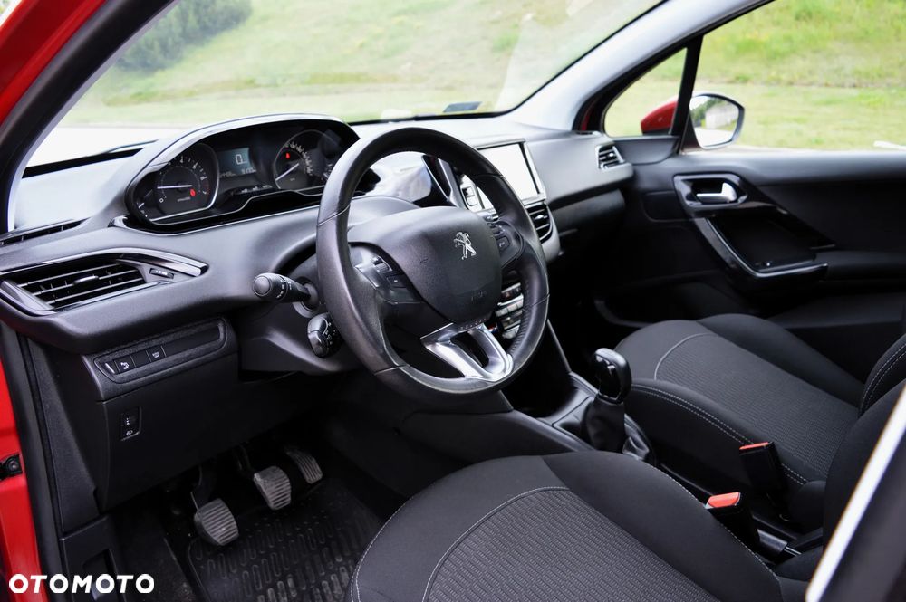 Peugeot 208 1.2 PureTech Allure - 5
