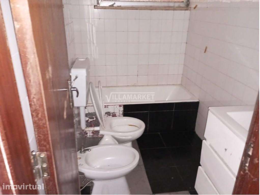 Apartamento T3 da banca situado na Rua do Moinho, no Bairro da Bela Vi - Grande imagem: 3/17