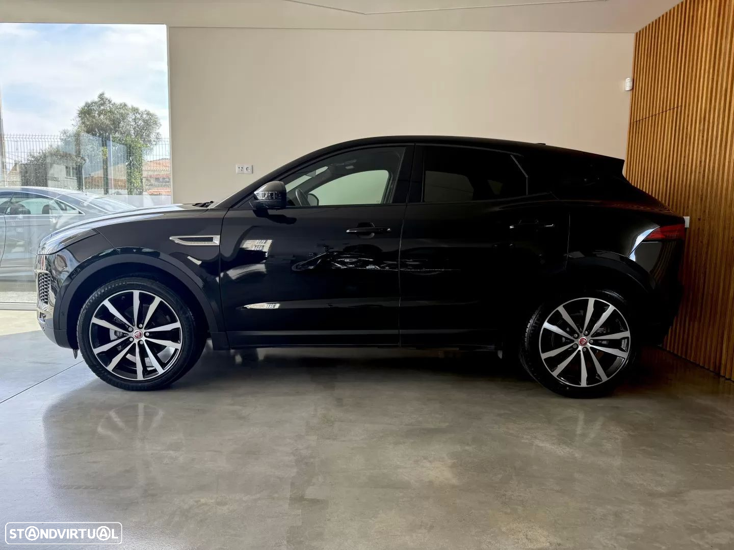 Jaguar E-Pace 2.0 i4D R-Dynamic SE - 25
