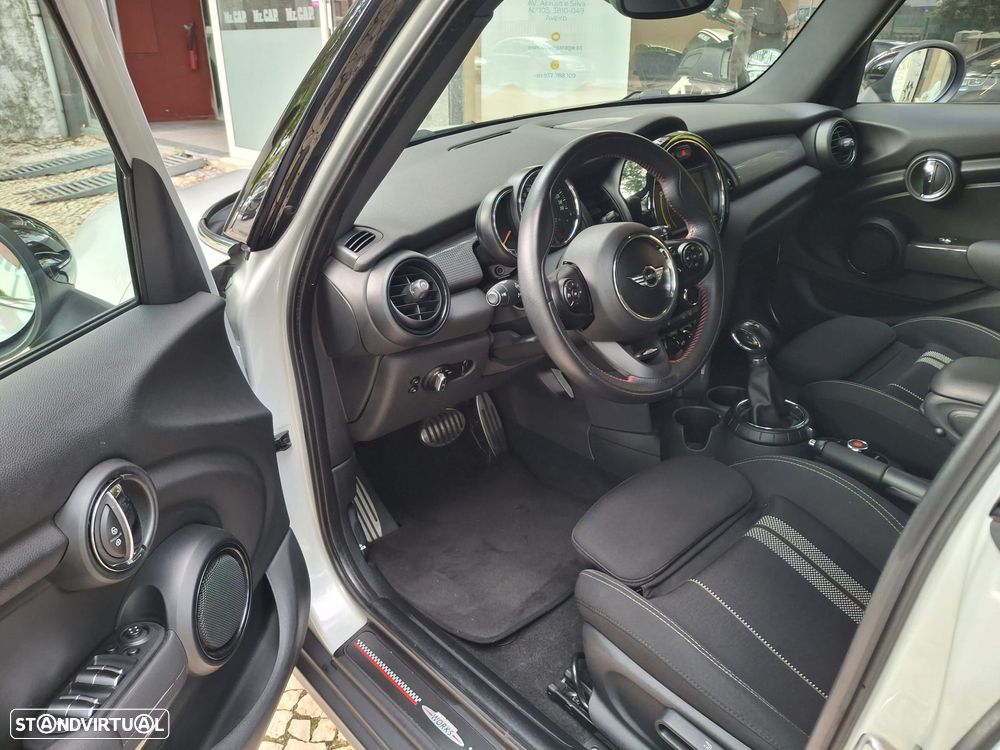 MINI 5 Portas Cooper D Auto - 3