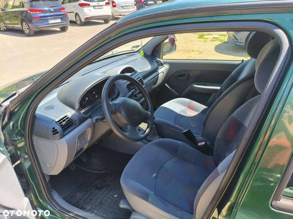 Renault Clio 1.4 RT - 5