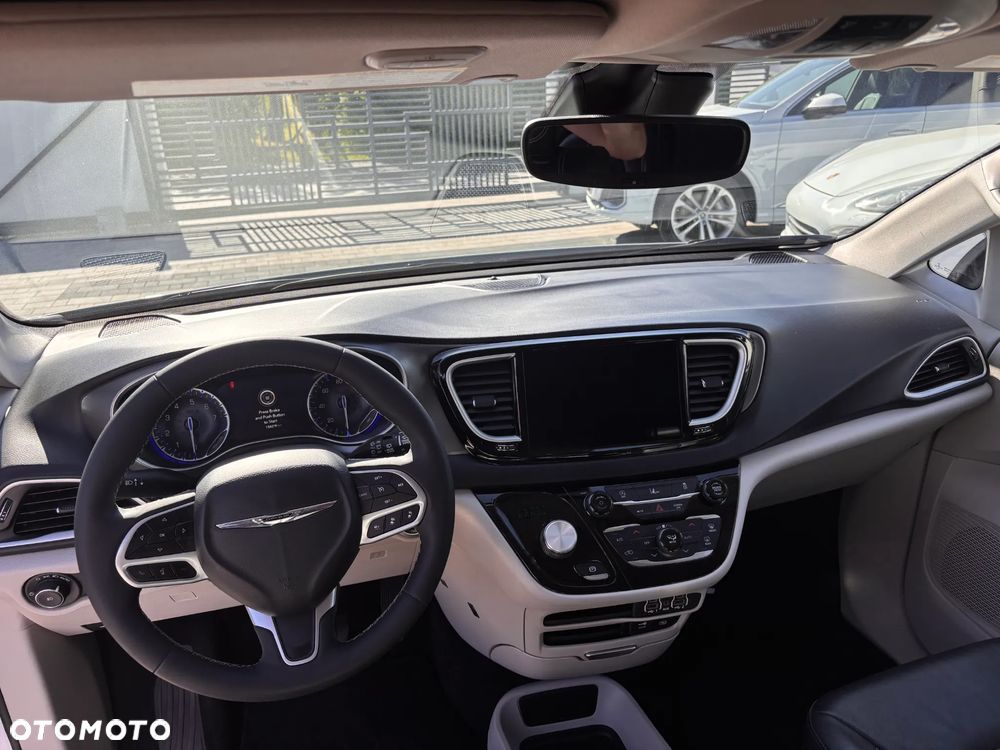 Chrysler Pacifica - 24