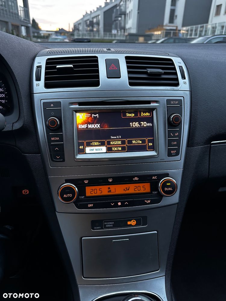 Toyota Avensis Combi 2.0 D-4D - 12