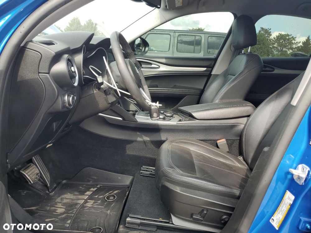 Alfa Romeo Stelvio 2.0 Turbo 16V AT8-Q4 Ti - 8