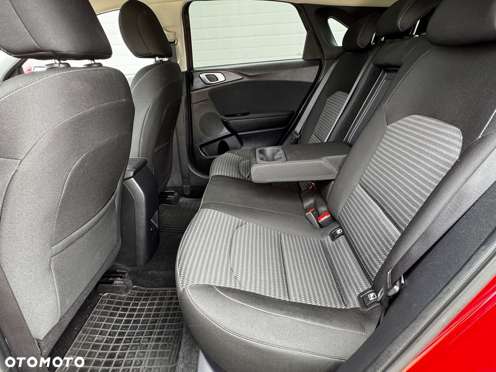 Kia Ceed 1.5 T-GDI Business Line DCT - 18