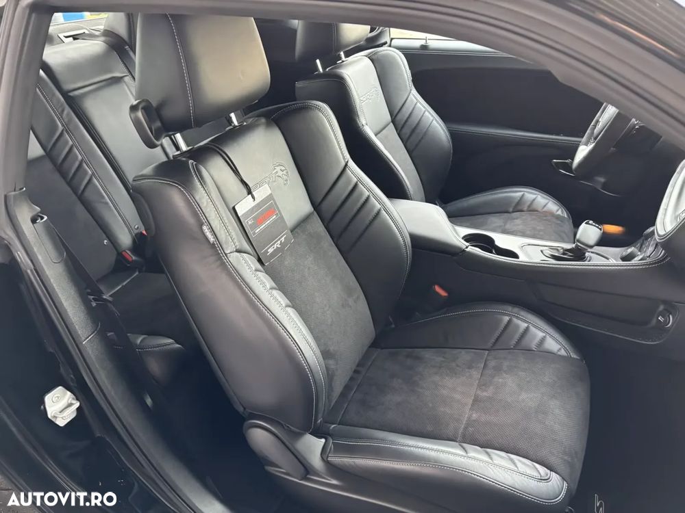 Dodge Challenger - 10