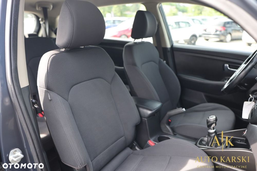 Kia Carens - 40