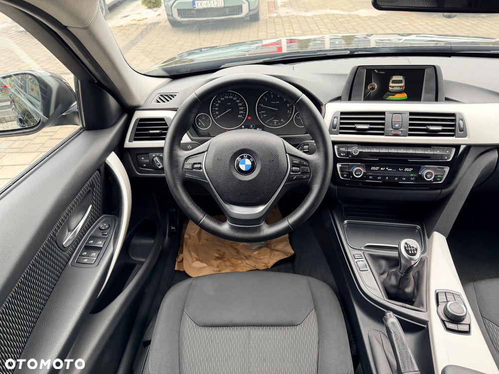 BMW Seria 3 318i - 16