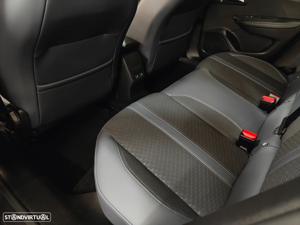 Peugeot 2008 1.2 PureTech Allure - 37