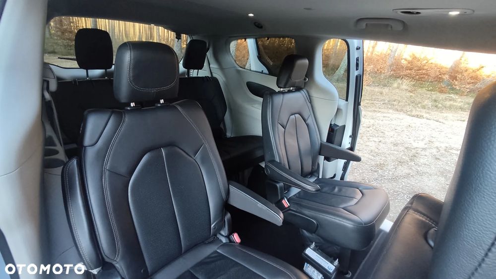 Chrysler Pacifica - 23