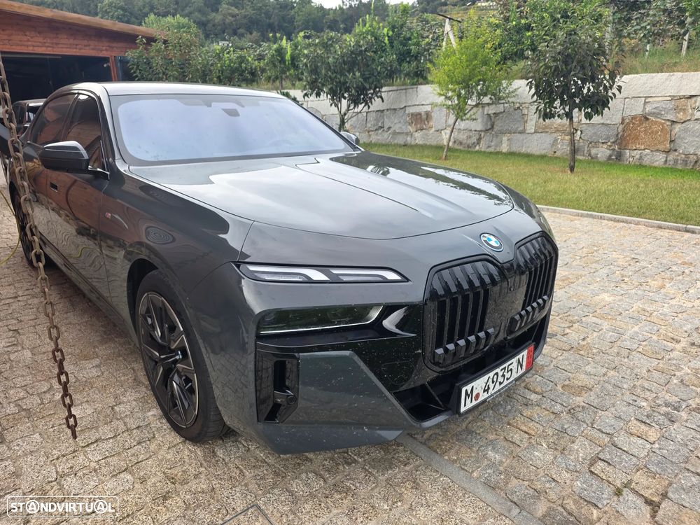 BMW i7 - 2