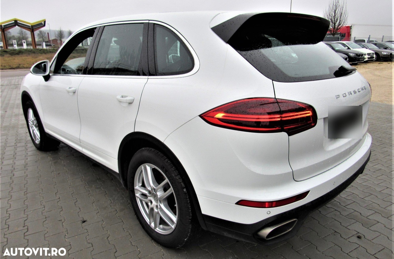 Porsche Cayenne 3.0 L - 21