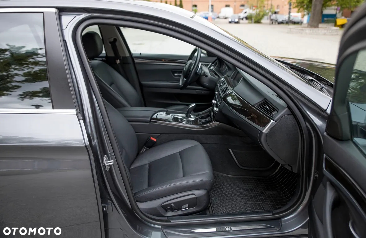 BMW Seria 5 528i - 11