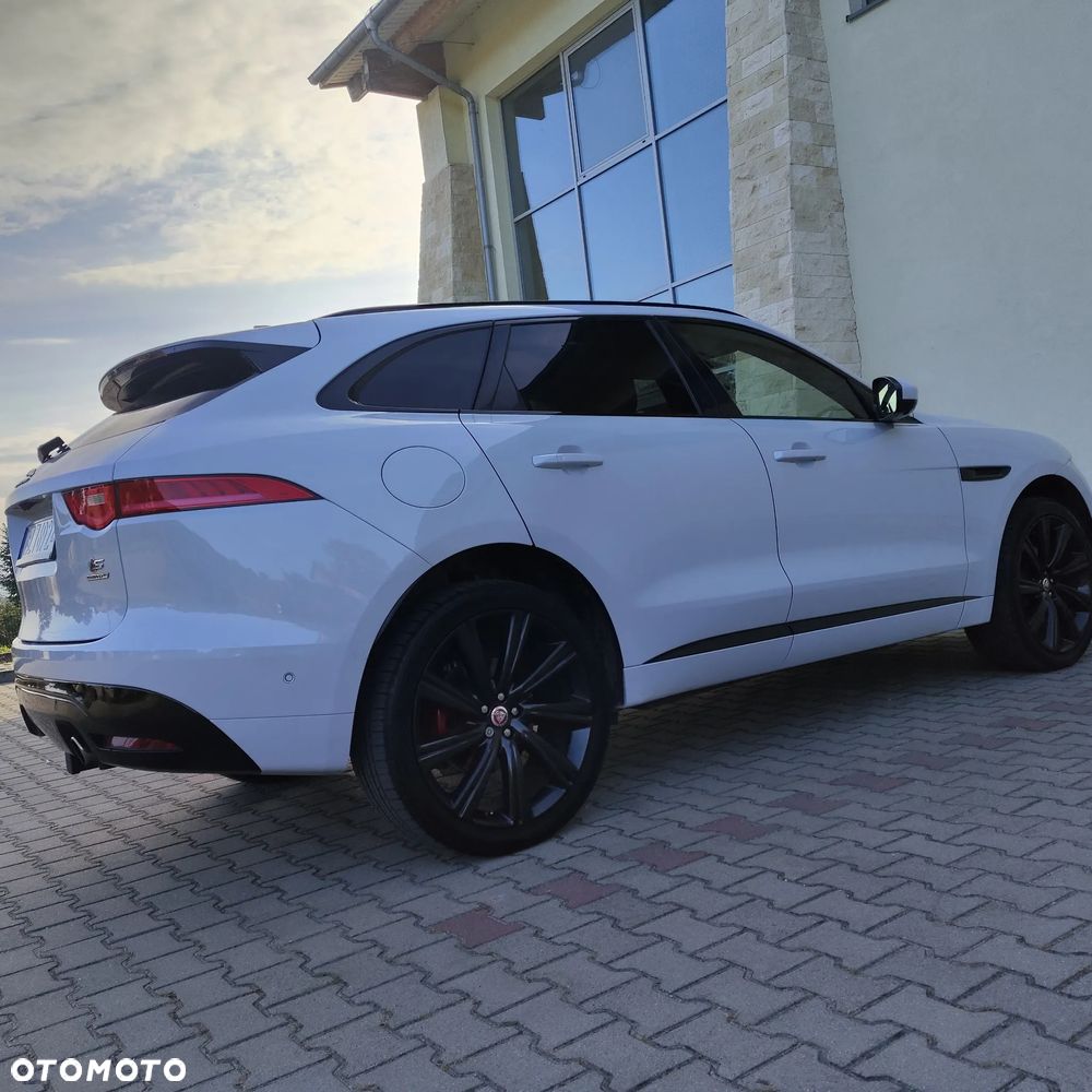 Jaguar F-Pace S AWD - 9