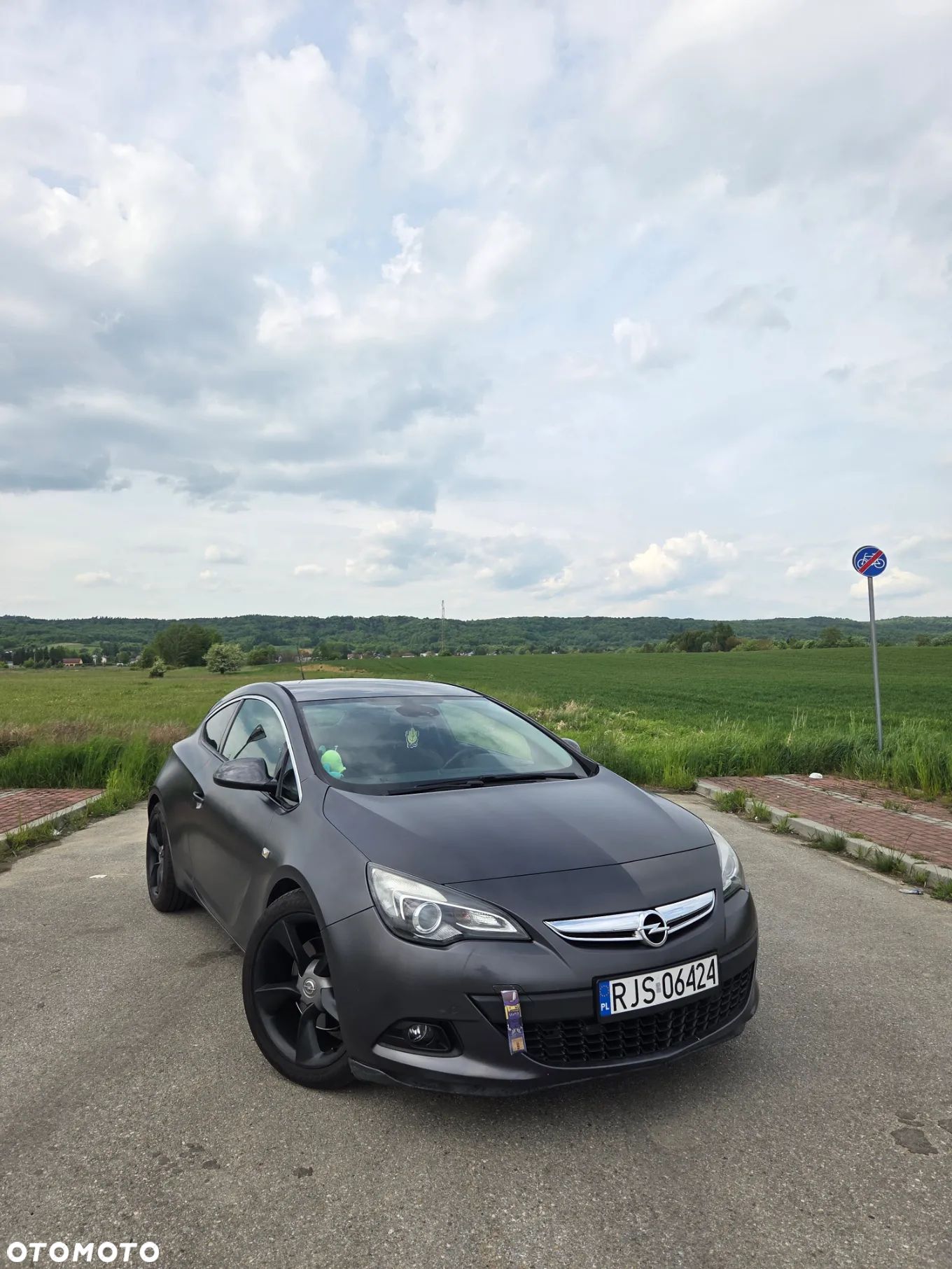 Opel Astra GTC 1.6 Turbo Edition - 1
