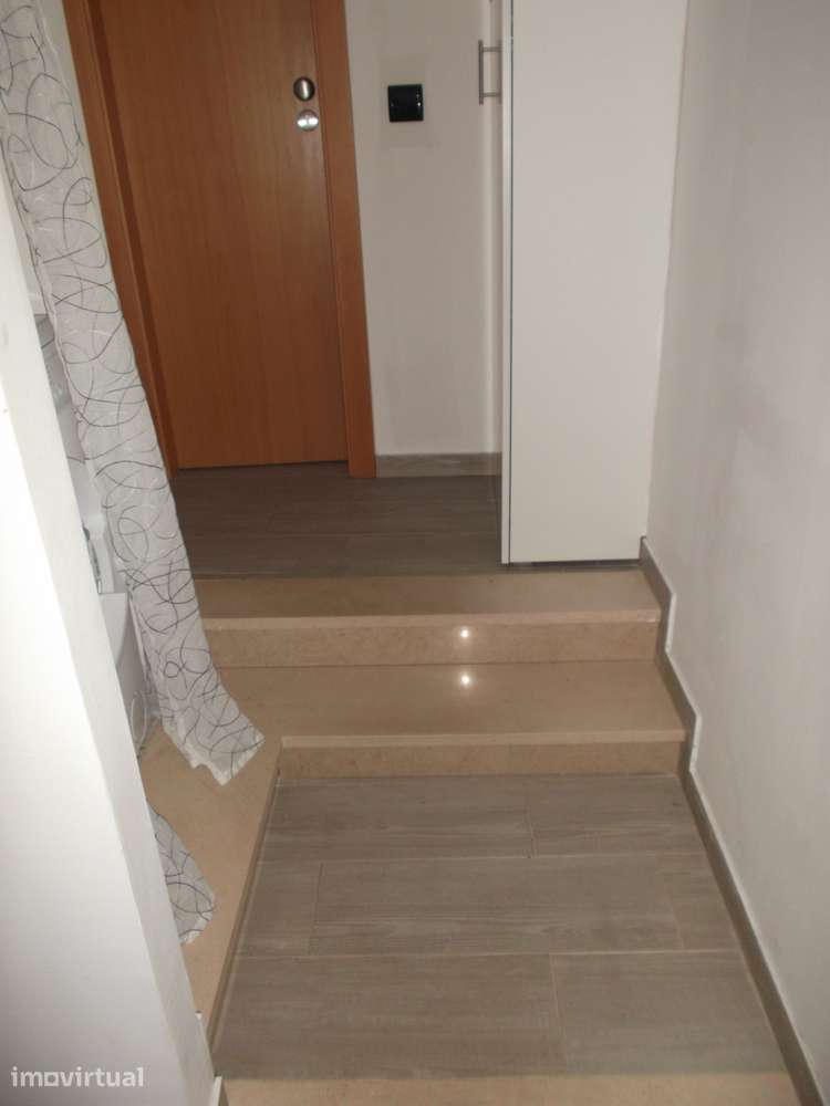 Apartamento T0 com mobiliário em Coimbra - Grande imagem: 5/6