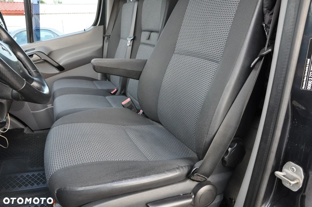 Mercedes-Benz Sprinter - 13