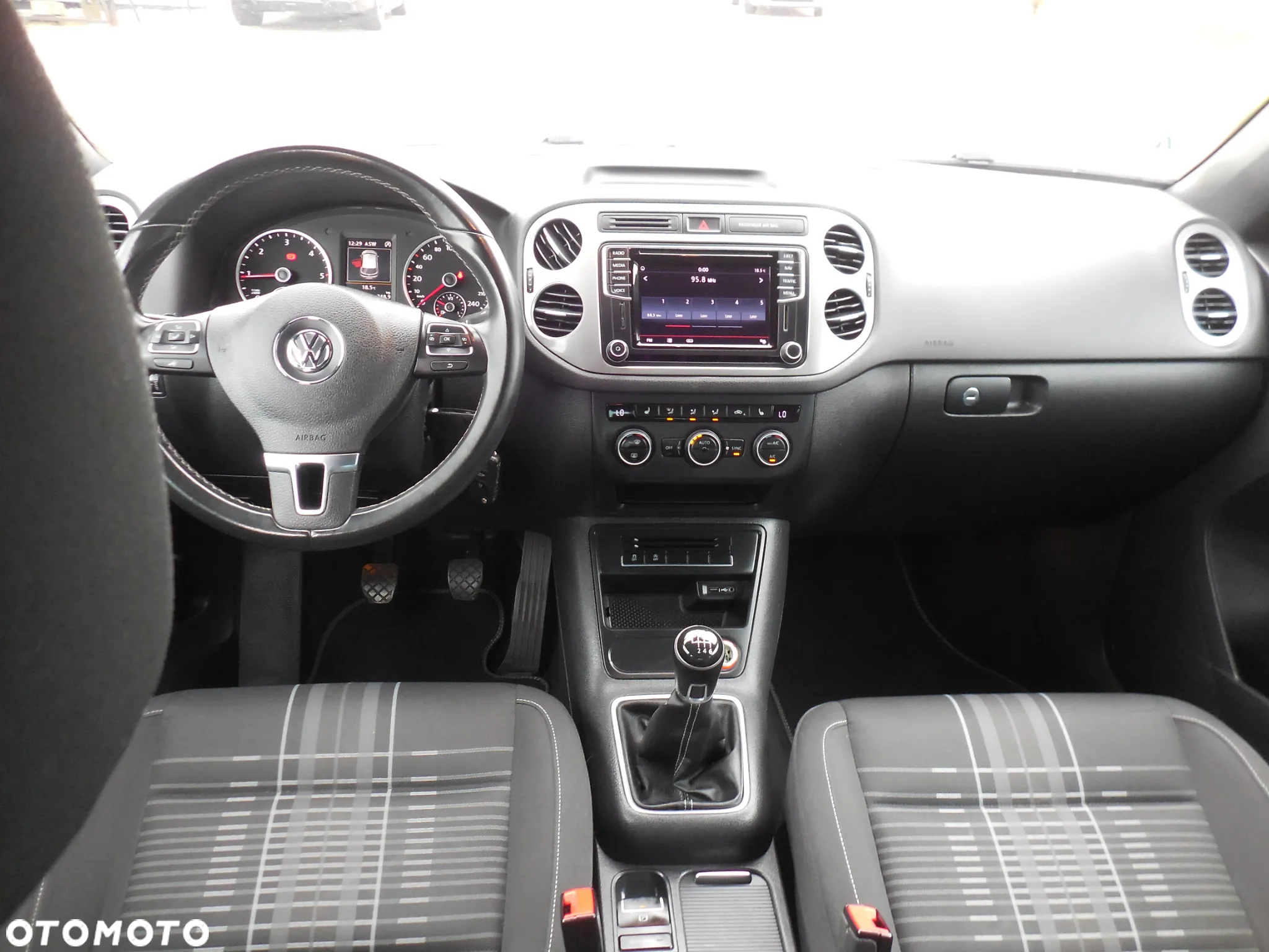 Volkswagen Tiguan - 15