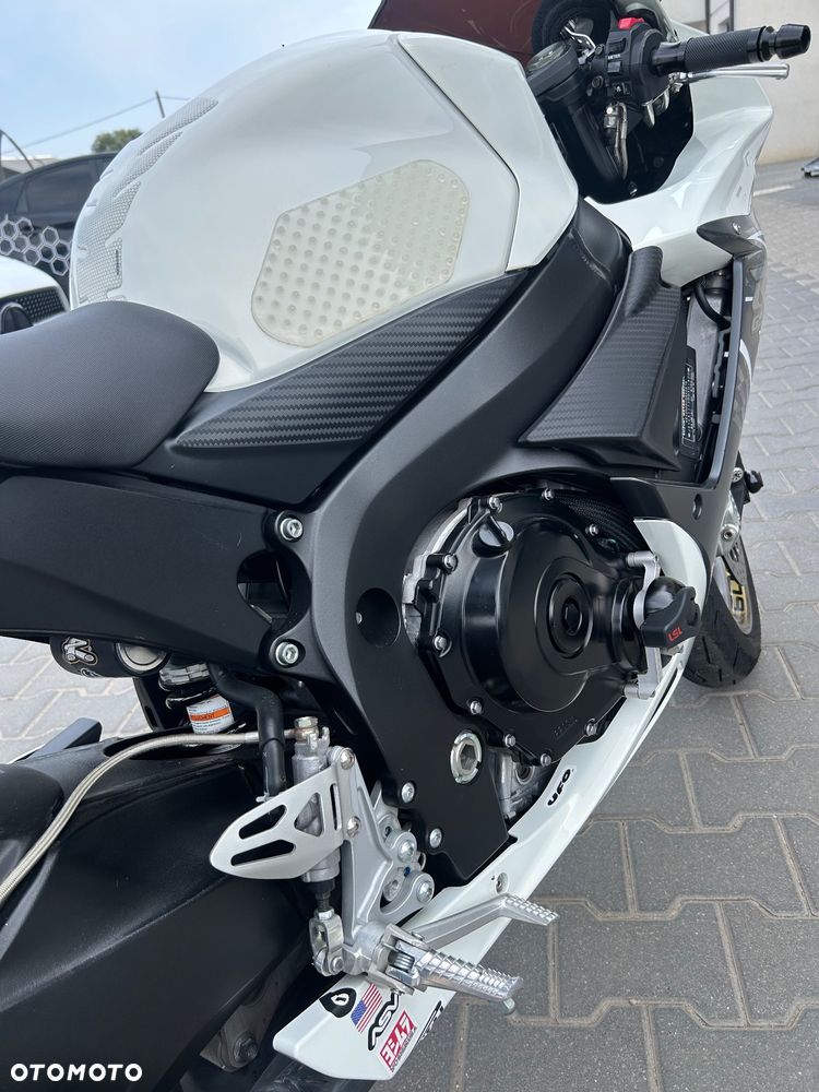 Suzuki GSX-R - 19