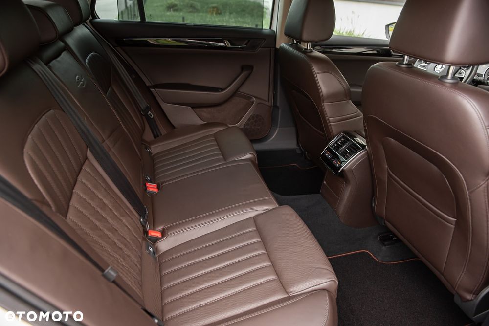 Skoda Superb 2.0 TSI 4x4 L&K DSG - 19