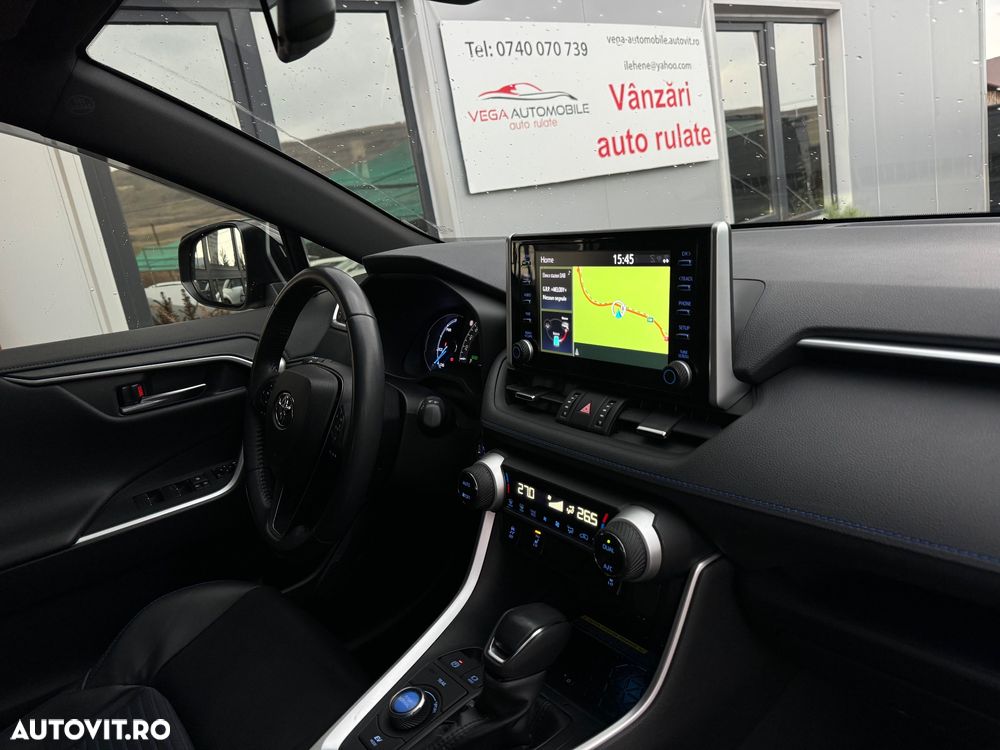 Toyota RAV4 2.5 4x4 Hybrid Team Deutschland - 11