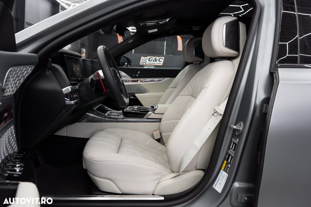 BMW M7 M760e xDrive AT PHEV - 12