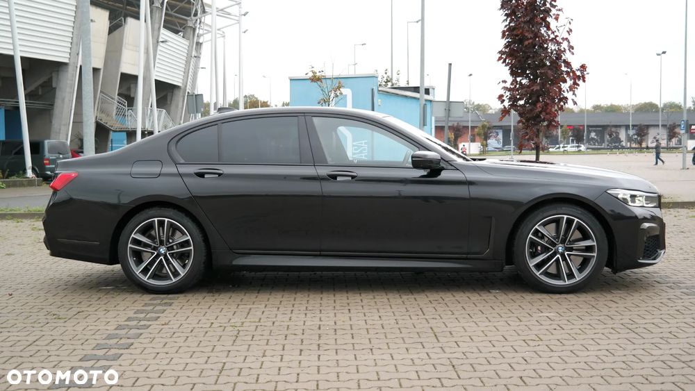 BMW Seria 7 750i xDrive sport - 32